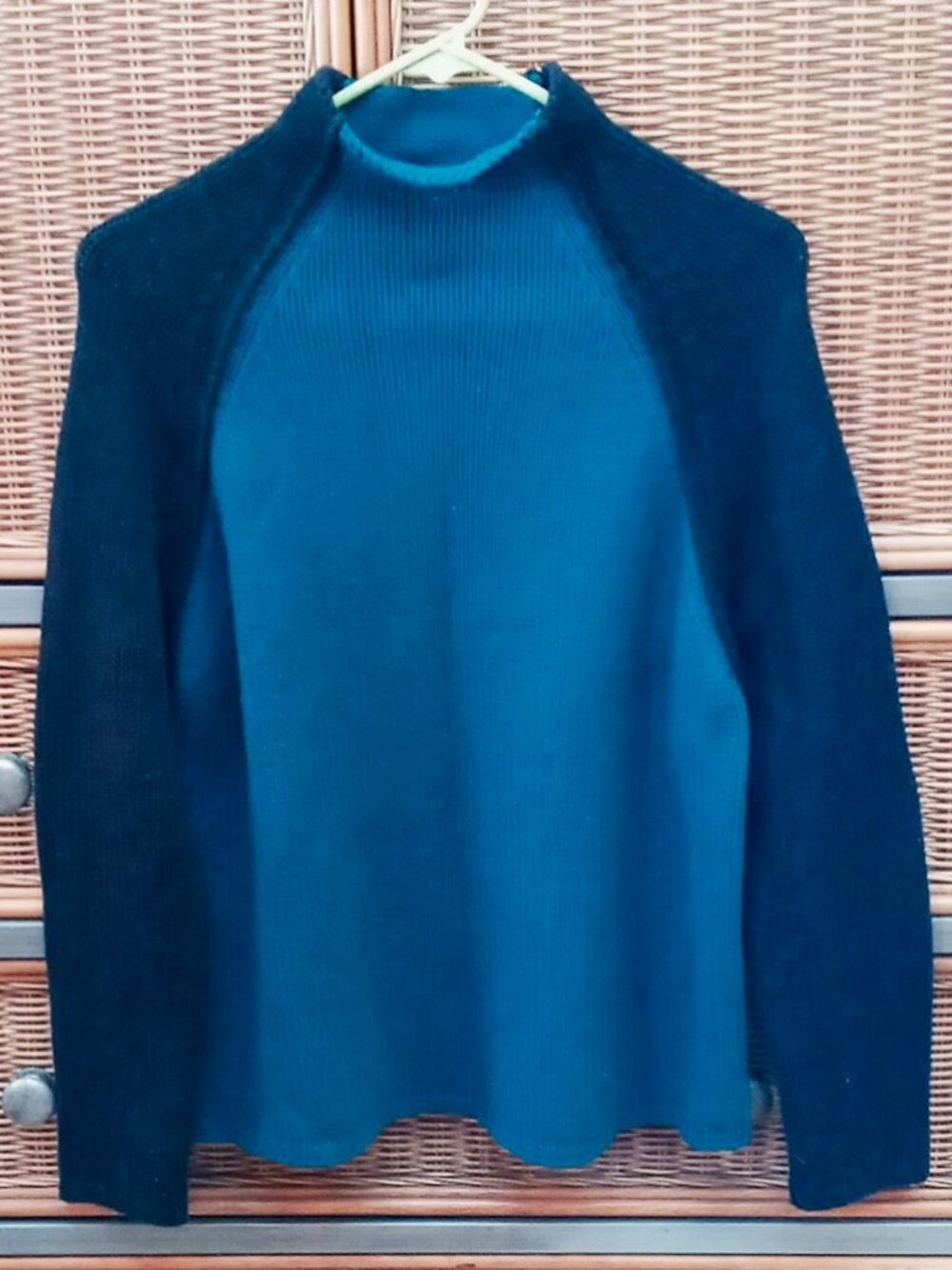 Cozy & Warm Coldwater Creek Teal & Black Mockneck Versatile Style Sweater - Picture 2 of 10